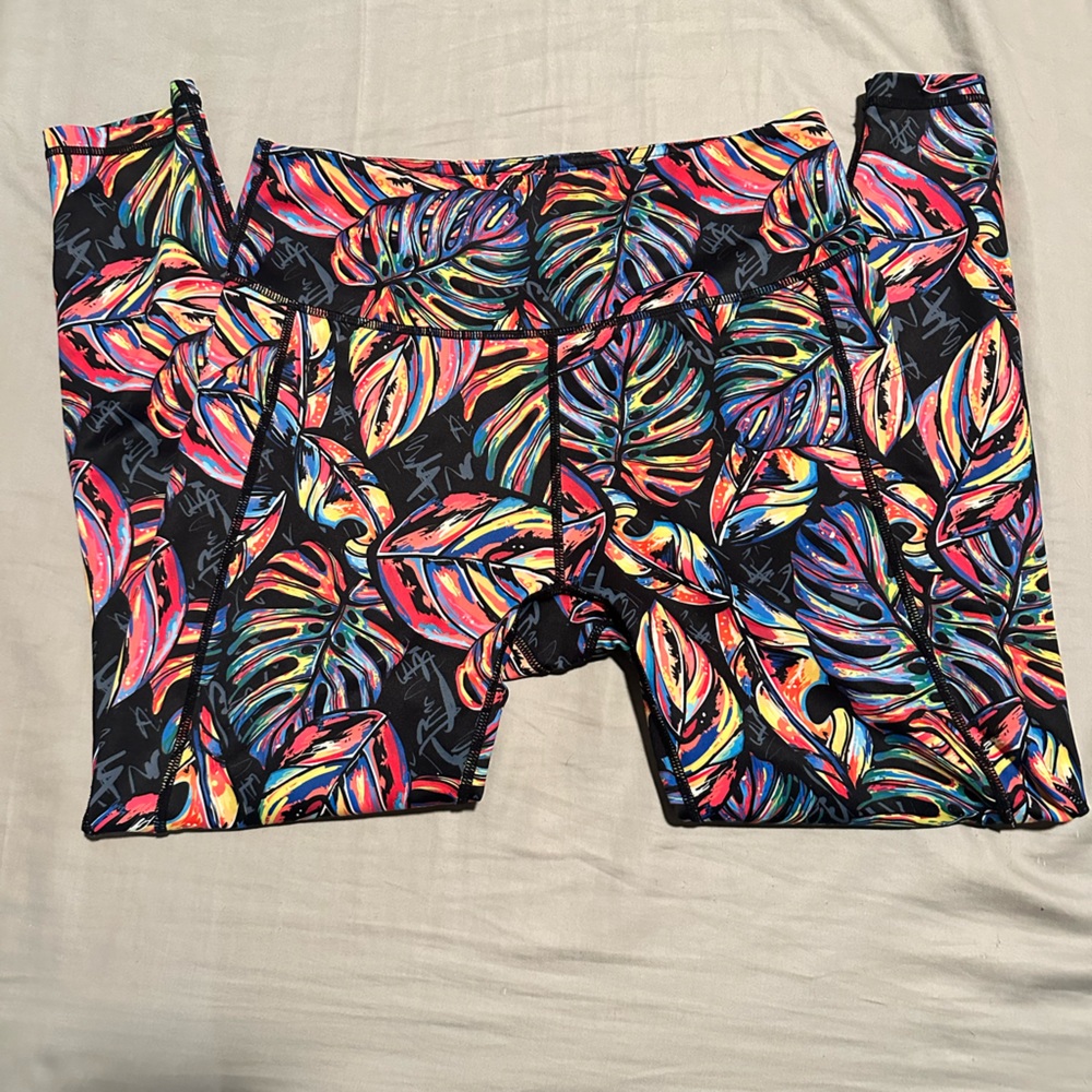 Curves N Combatboots Multi-Colored Leaf Print Leggings Size Medium